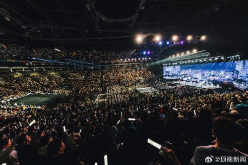 五月天被质疑演唱会假唱，经纪方多次挂断媒体电话引争议